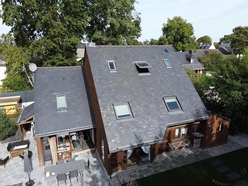 Rénovation toiture Rennes avec installation de Velux