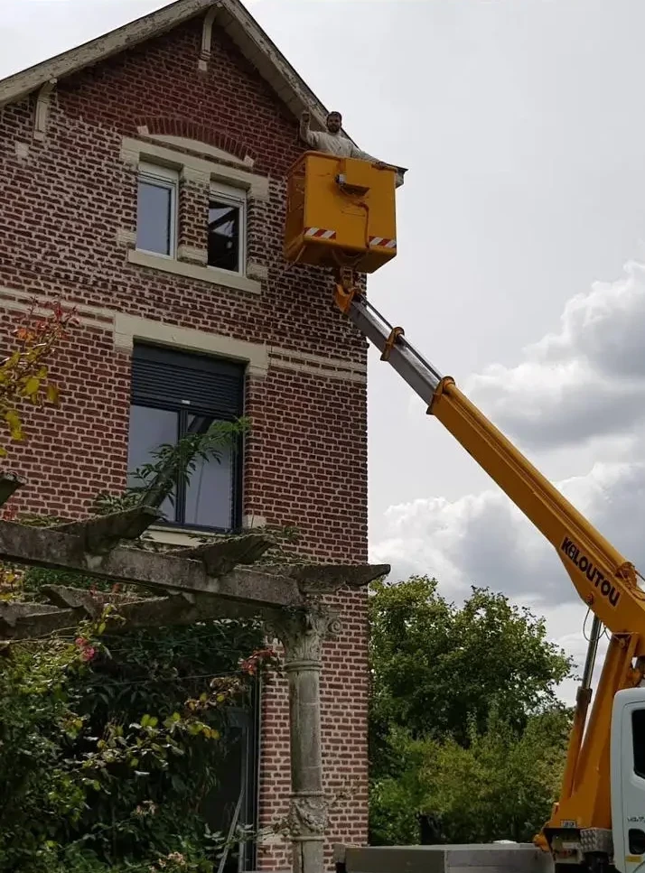 Rénovation toiture Rennes avec détection et réparation de fuite